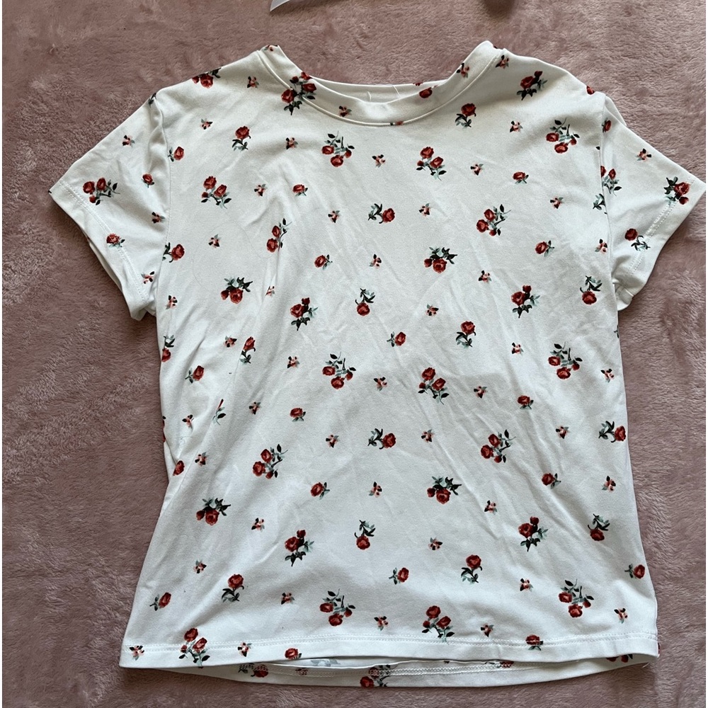 Floral Tee 🌹
